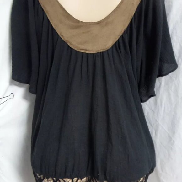 "LIBERTY GARDEN" BLACK ASYMMETRICAL OVERSIZE BOHO LACE TRIM TUNIC TOP SIZE:S NWT - Picture 3 of 3
